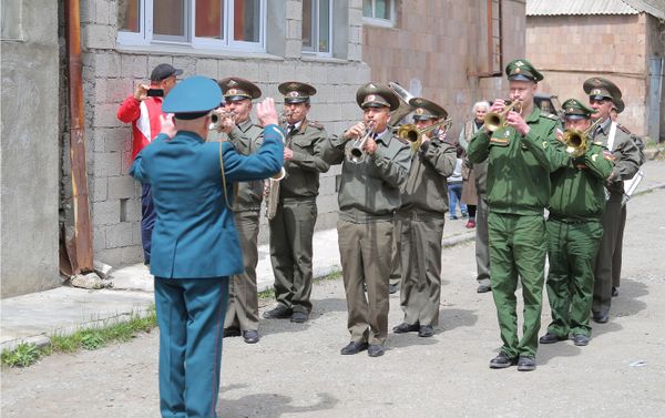 Торжественная церемония вручения проживающим в Лори российским ветеранам ВОВ медалей ко Дню Победы (4 мая 2020). Ванадзор - Sputnik Армения