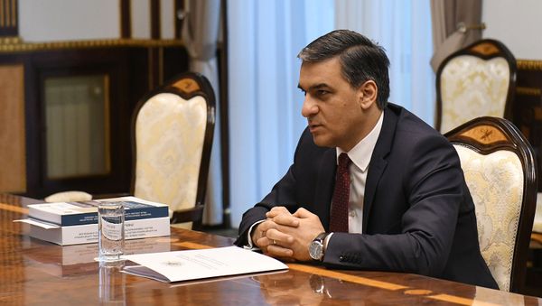 Омбудсмен Арман Татоян (6 мая 2020). Еревaн - Sputnik Армения