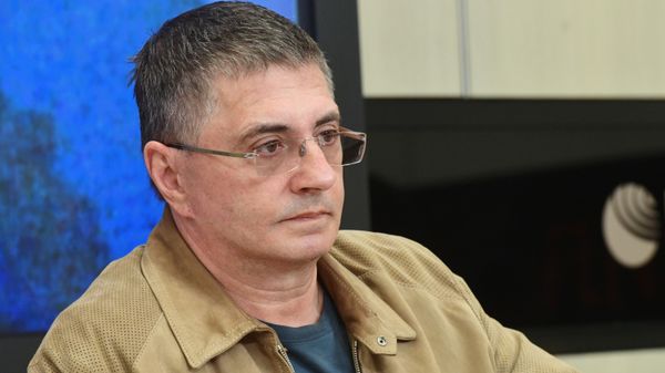 Врач Александр Мясников - Sputnik Армения