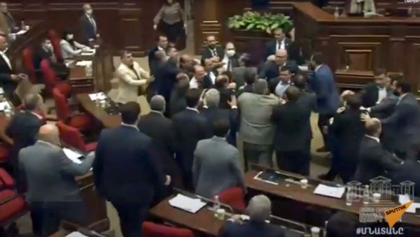 Потасовка в Национальном собрании Армении Потасовка в Национальном собрании Армении - Sputnik Армения