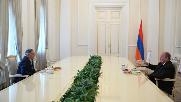 Նախագահ Արմեն Սարգսյանը հյուրընկալել է Արցախի հերոս Արկադի Տեր-Թադևոսյանին - Sputnik Արմենիա