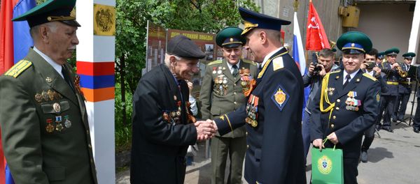 Представители ветеранских организаций посетили и поздравили ветерана Великой Отечественной войны Овсепяна Хачика Аршаковича (8 мая 2020). Еревaн - Sputnik Армения
