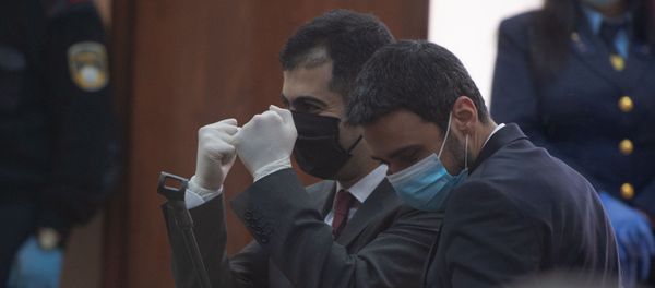 Адвокаты Роберта Кочаряна Арам Орбелян (слева) и Арам Вардеванян на судебном заседании по делу 1 марта (8 мая 2020). Еревaн Адвокаты Роберта Кочаряна Арам Орбелян (слева) и Арам Вардеванян на судебном заседании по делу 1 марта (8 мая 2020). Еревaн - Sputnik Армения