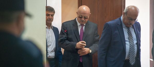 Справа налево: Хосров Арутюнян, Анушаван Даниелян и Карен Карапетян на судебном заседании по делу 1 марта (8 мая 2020). Еревaн - Sputnik Армения