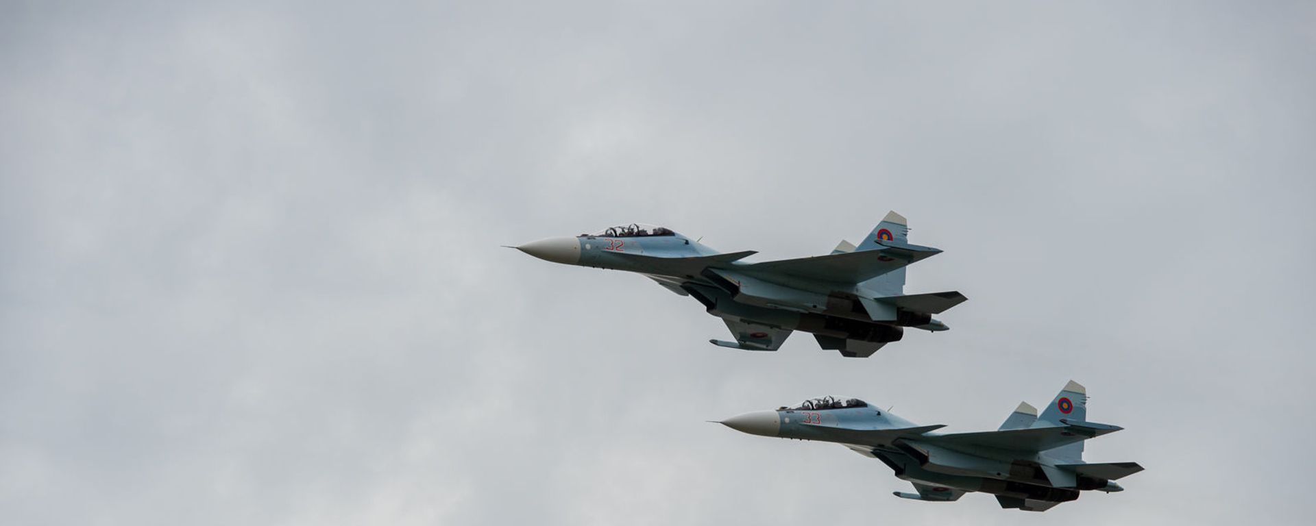 Истребители Су-30 СМ в небе над парком Победы во время авиапарада (9 мая 2020). Еревaн - Sputnik Армения, 1920, 06.04.2021