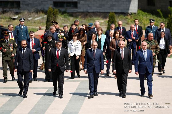 Արցախում տոնական միջոցառումներ են. մասնակցել են նաև Նիկոլ Փաշինյանն ու Արարատ Միրզոյանը  - Sputnik Արմենիա