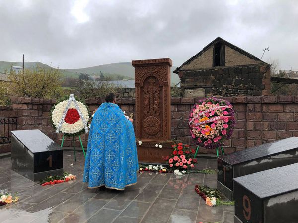 Через 75 лет после Великой Победы: в армянском селе Джрарат установлен уникальный мемориал Через 75 лет после Великой Победы: в армянском селе Джрарат установлен уникальный мемориал - Sputnik Армения