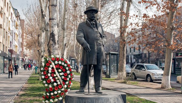 Возложение венков к памятнику Манташева Возложение венков к памятнику Манташева - Sputnik Армения