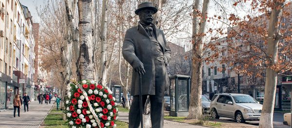 Возложение венков к памятнику Манташева - Sputnik Армения
