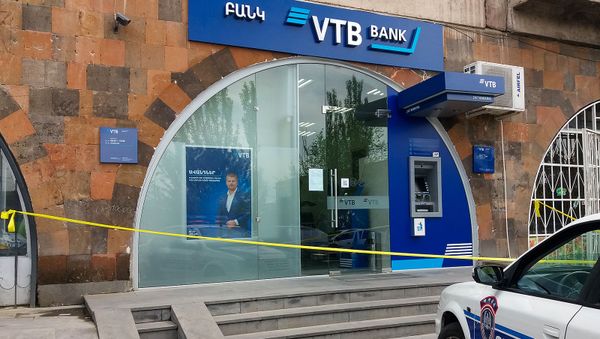 Перекрытый филиал банка ВТБ в 9-м Нор-Норкском массиве (11 мая 2020). Еревaн - Sputnik Արմենիա