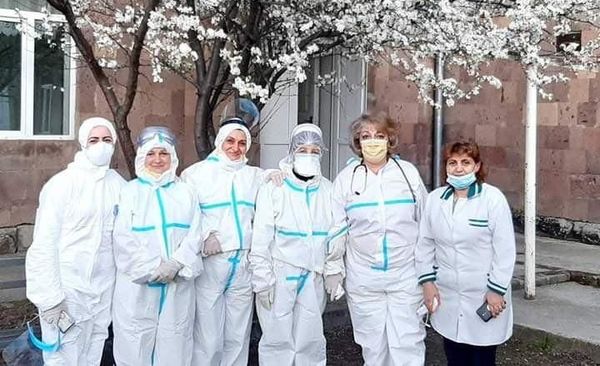 Врачи гюмрийской инфекционной больницы (12 мая 2020). Гюмри Врачи гюмрийской инфекционной больницы (12 мая 2020). Гюмри - Sputnik Армения