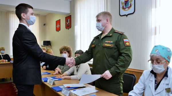 Прохождение медкомиссии призывниками в Москве - Sputnik Армения