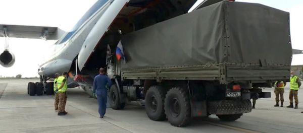Российские военные специалисты возвращаются на родину из Италии Российские военные специалисты возвращаются на родину из Италии - Sputnik Армения