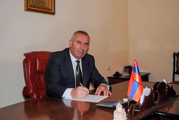 Լակոտի ձեռքի գործ է. Մարտունու համայնքապետը` վարակված ընտանիքի տան վրա «հարձակվելու» մասին - Sputnik Արմենիա