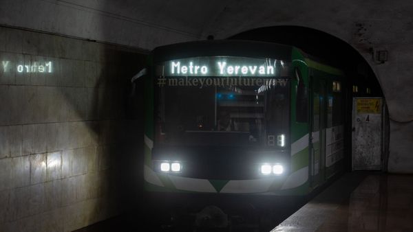 Метрополитен в период пандемии после введения масочного режима (18 мая 2020). Еревaн - Sputnik Армения