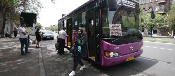 Հանրային տրանսպորտը սկսել է գործել. ուղևորների մուտքը` միայն դիմակով - Sputnik Արմենիա