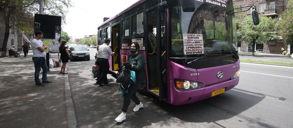 В Армении вновь действует общественный транспорт – вход только в масках  - Sputnik Армения