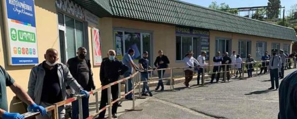 Вход в учетно-экзаменационного отдел дорожной полиции (19 мая 2020). Еревaн - Sputnik Արմենիա