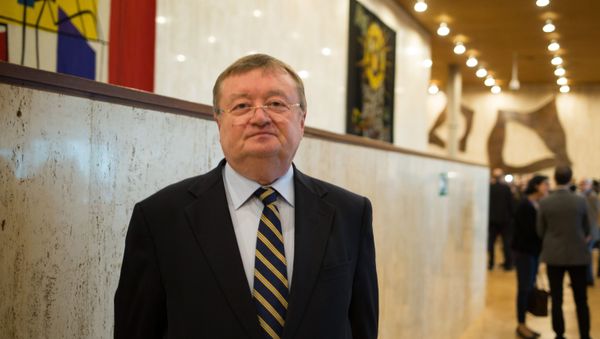 Постоянный представитель РФ в ЮНЕСКО Александр Кузнецов перед выборами генерального директора ЮНЕСКО (13 октября 2017). Париж - Sputnik Армения