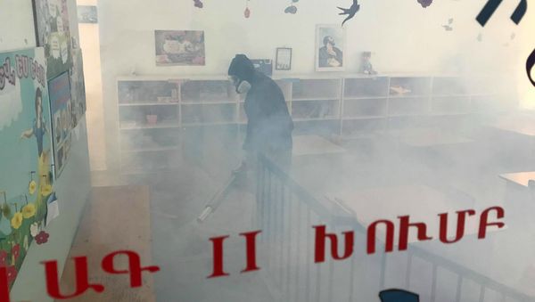 В детских садах Еревана проводят дезинфекцию (19 мая 2020). Еревaн - Sputnik Արմենիա