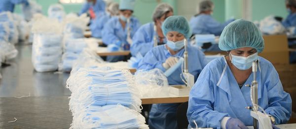Как работает самое большое предприятие по производству медицинских масок в Армении  - Sputnik Армения