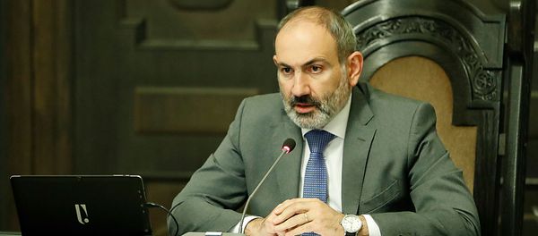 Премьер-министр Никол Пашинян на совещании комиссии по координации работ по предотвращению распространения коронавируса в Армении (20 мая 2020). Еревaн Премьер-министр Никол Пашинян на совещании комиссии по координации работ по предотвращению распространения коронавируса в Армении (20 мая 2020). Еревaн - Sputnik Армения