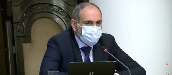 Премьер-министр Никол Пашинян в защитной медицинской маске во время заседания правительства (21 мая 2020). Ереван - Sputnik Արմենիա