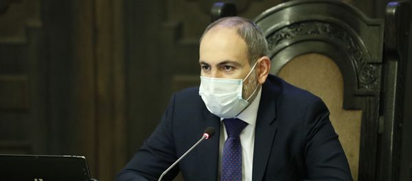 Премьер-министр Никол Пашинян в защитной медицинской маске во время заседания правительства (21 мая 2020). Ереван Премьер-министр Никол Пашинян в защитной медицинской маске во время заседания правительства (21 мая 2020). Ереван - Sputnik Армения