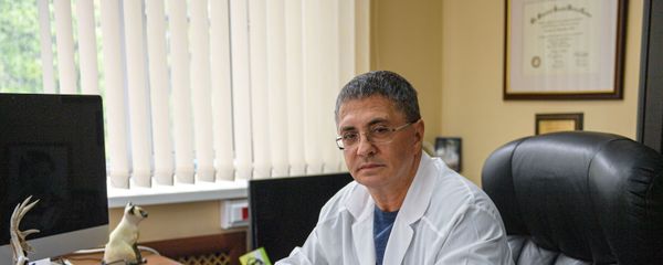 Главный врач городской клинической больницы №71 имени М. Е. Жадкевича Александр Мясников Главный врач городской клинической больницы №71 имени М. Е. Жадкевича Александр Мясников - Sputnik Армения