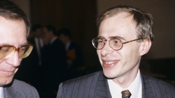 Владимир Михайлович Лопухин, министр топлива и энергетики России Владимир Михайлович Лопухин, министр топлива и энергетики России - Sputnik Армения