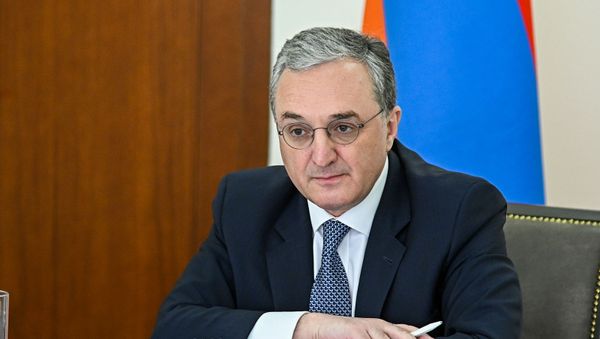 Министр иностранных дел Армении Зограб Мнацаканян на заседании Совета МИД стран членов ОДКБ в формате видеоконференции (26 мая 2020). Еревaн - Sputnik Армения