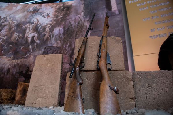 Епископ советовал целиться в голову: армянские священники и Сардарапатское сражение - Sputnik Армения