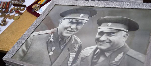 Герой СССР Ашот Казарьян и маршал Баграмян Герой СССР Ашот Казарьян и маршал Баграмян - Sputnik Армения