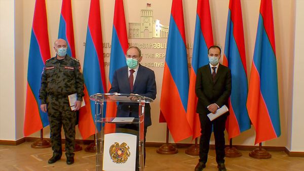 Стоп-кадр прямого эфира брифинга с участием премьер-министра Никола Пашиняна, начальника полиции Армана Саркисяна и министра здравоохранения Арсена Торосяна (28 мая 2020). Еревaн - Sputnik Արմենիա