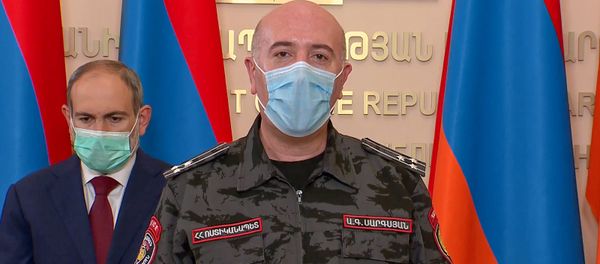 Стоп-кадр прямого эфира брифинга с участием премьер-министра Никола Пашиняна, начальника полиции Армана Саркисяна и министра здравоохранения Арсена Торосяна (28 мая 2020). Еревaн Стоп-кадр прямого эфира брифинга с участием премьер-министра Никола Пашиняна, начальника полиции Армана Саркисяна и министра здравоохранения Арсена Торосяна (28 мая 2020). Еревaн - Sputnik Армения