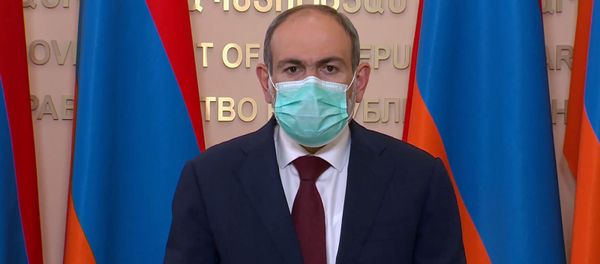 Стоп-кадр прямого эфира брифинга с участием премьер-министра Никола Пашиняна, начальника полиции Армана Саркисяна и министра здравоохранения Арсена Торосяна (28 мая 2020). Еревaн Стоп-кадр прямого эфира брифинга с участием премьер-министра Никола Пашиняна, начальника полиции Армана Саркисяна и министра здравоохранения Арсена Торосяна (28 мая 2020). Еревaн - Sputnik Армения