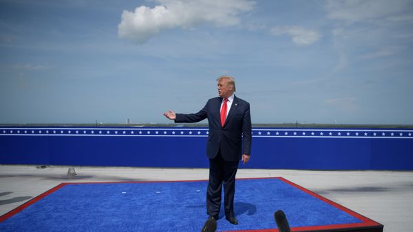 Президент США Дональд Трамп отвечает на вопросы журналистов после первого пилотируемого запуска корабля Crew Dragon, созданного компанией SpaceX Илона Маска - Sputnik Армения
