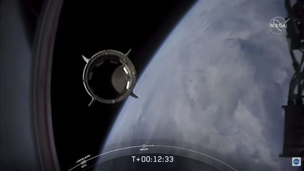 Корабль Crew Dragon после отстыковки в космосе  - Sputnik Армения