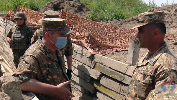 Начальник Генштаба ВС РА Артак Давтян и командующий Армии обороны Карабаха Джалал Арутюнян посетили воинские части на передовой (3 июня 2020). Начальник Генштаба ВС РА Артак Давтян и командующий Армии обороны Карабаха Джалал Арутюнян посетили воинские части на передовой (3 июня 2020). - Sputnik Արմենիա