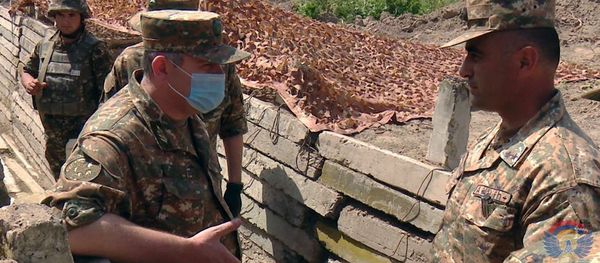 Начальник Генштаба ВС РА Артак Давтян и командующий Армии обороны Карабаха Джалал Арутюнян посетили воинские части на передовой (3 июня 2020). - Sputnik Արմենիա