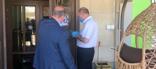 Каждодневные проверки точек питания, аптек и магазинов в Гюмри Каждодневные проверки точек питания, аптек и магазинов в Гюмри - Sputnik Армения