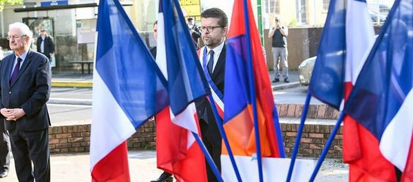 Мэр Алфорвиля Люк Карвунас на площади в Аштараке 24 апреля - Sputnik Արմենիա