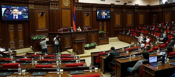 Премьер-министр Никол Пашинян принял участие в онлайн формате на обсуждении постоянных комиссий НС Армении (5 июня 2020). Еревaн Премьер-министр Никол Пашинян принял участие в онлайн формате на обсуждении постоянных комиссий НС Армении (5 июня 2020). Еревaн - Sputnik Армения