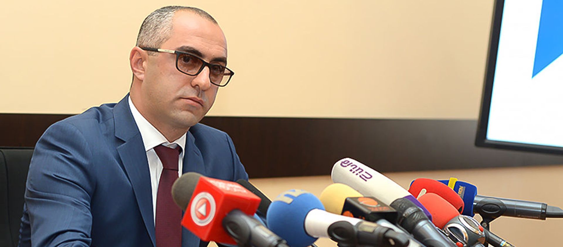Заместитель председателя КГД Эдвард Ованнисян во время пресс-конференции (13 августа 2019). Еревaн - Sputnik Արմենիա, 1920, 22.07.2021