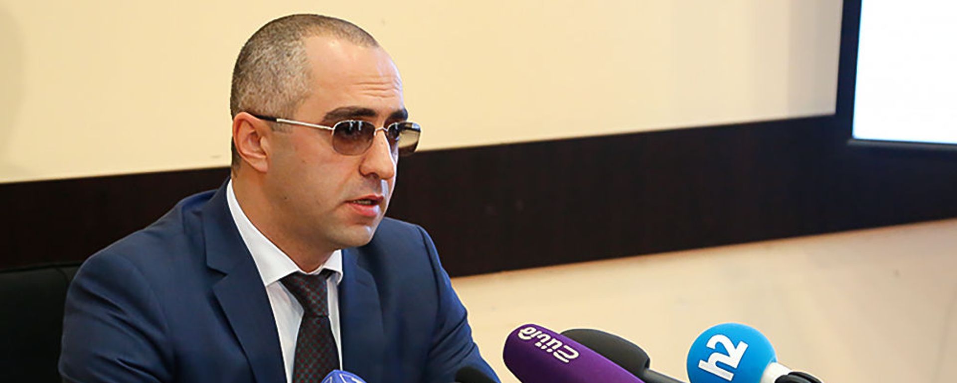 Заместитель председателя КГД Эдвард Ованнисян во время пресс-конференции (17 декабря 2019). Еревaн Заместитель председателя КГД Эдвард Ованнисян во время пресс-конференции (17 декабря 2019). Еревaн - Sputnik Армения, 1920, 06.04.2021