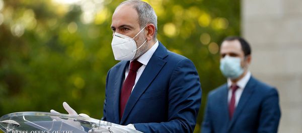 Кадр из онлайн брифинга с участием Никола Пашиняна, Артура Асояна и Давида Патрикяна (5 июня 2020). Еревaн Кадр из онлайн брифинга с участием Никола Пашиняна, Артура Асояна и Давида Патрикяна (5 июня 2020). Еревaн - Sputnik Армения