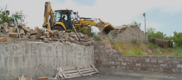 Բուսաբանական այգու տարածքում Երևանի քաղաքապետի որոշումներով ինքնակամ կառույցներ են քանդվել - Sputnik Արմենիա