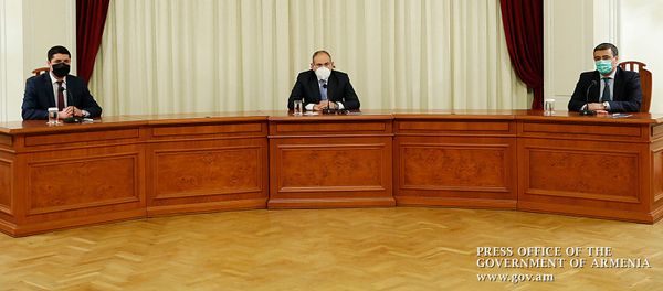 Премьер-министр Никол Пашинян представил нового главу СНБ высшему руководству службы (9 июня 2020). Еревaн Премьер-министр Никол Пашинян представил нового главу СНБ высшему руководству службы (9 июня 2020). Еревaн - Sputnik Армения