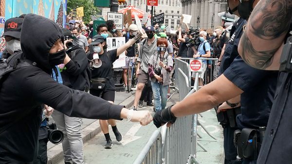 Хаос у ворот: как американские политические силы используют протесты в США - Sputnik Армения