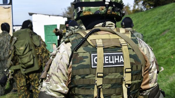 Сотрудники спецназа федеральной службы исполнения наказаний России по Краснодарскому краю во время тактико-специальных учений по розыску и задержанию беглых заключенных. - Sputnik Армения